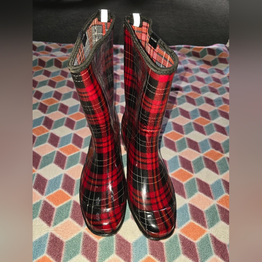 NWOT Hisea US 11 Waterproof Plaid Rain Boots